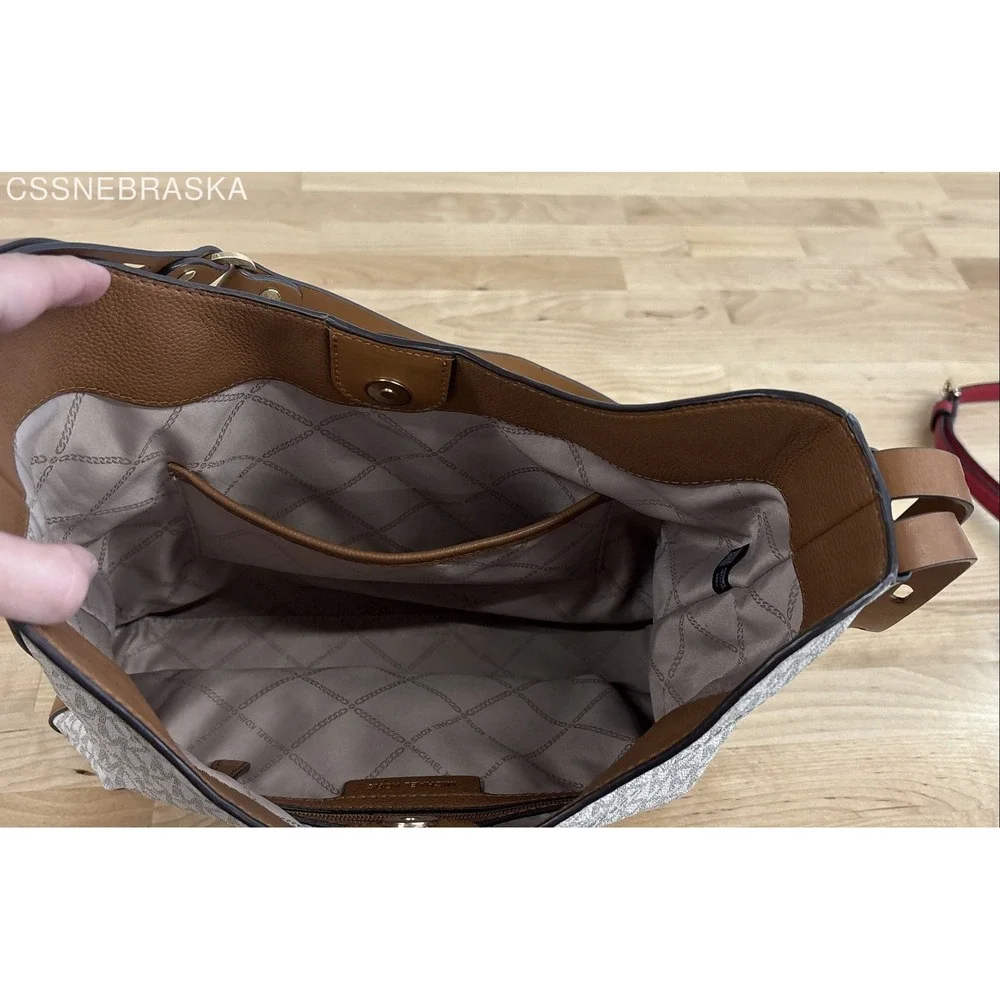 Michael Kors Vanilla/Acorn Bowery Hobo Large‎ Shoulder Bag - Size M